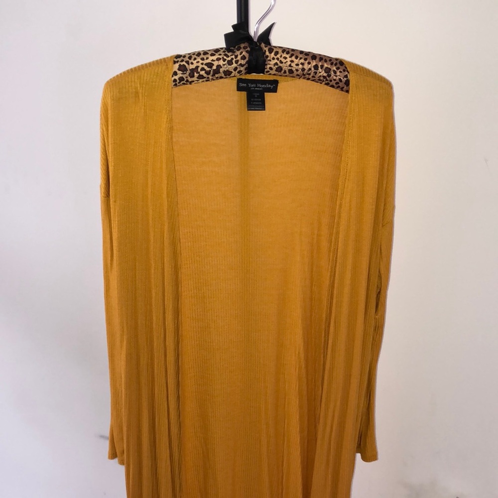 ⭐️Beautiful long ribbed cardigan. Size medium. Worn once. ⭐️